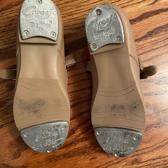 Capezio tan tap shoes kid size 1 - Picture 5 of 7